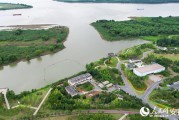 跟着总书记看中国丨水清岸绿产业优 书写绿色“新答卷”